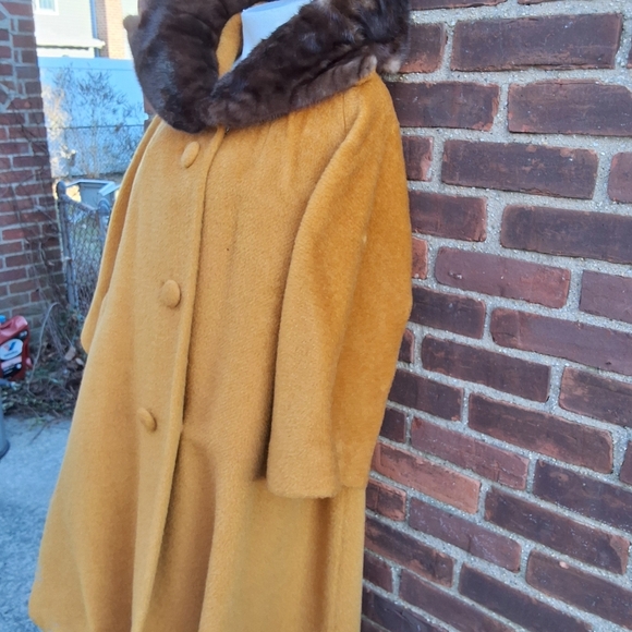 Lilli Ann 1950s mustard pumpkin mohair wing coat with Mink collar - Picture 6 of 16